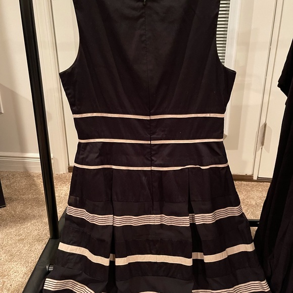 Ann Taylor Dress Size 4 - Picture 2 of 4
